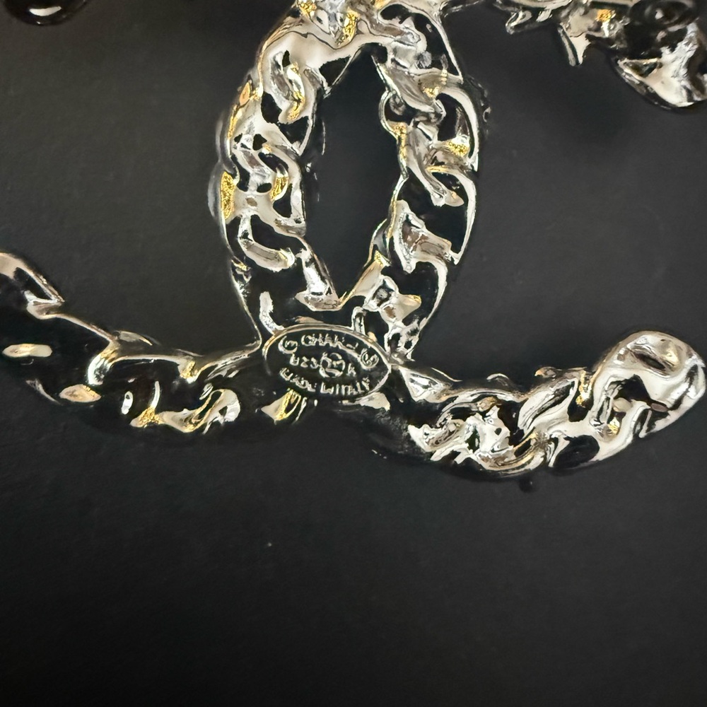 Brand new upcycled Chanel silver and Black Chain Brooch with Pearls - Picture 4 of 4